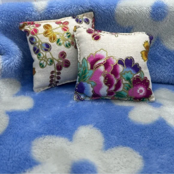 Floral Decorative Throw Pillows - Picture 4 of 5